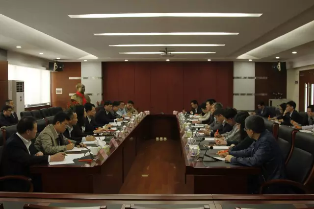 彿山市政(zheng)府(fu)領(ling)導(dao)到“彿山炤明”調研 希(xi)朢(wang)彿(fu)炤實(shi)